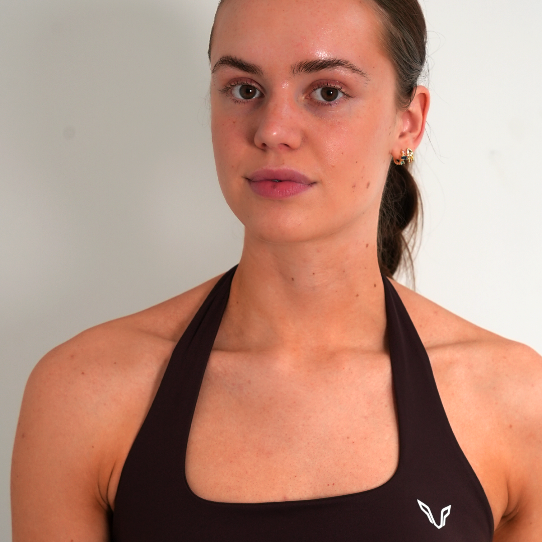 SECTION ØNE | PERFORMANCE TOP BROWN