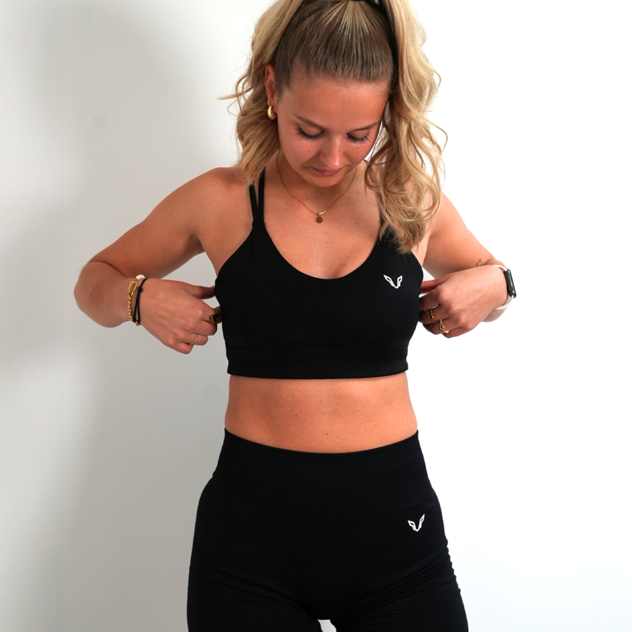 SECTION ØNE| PEFORMANCE TOP