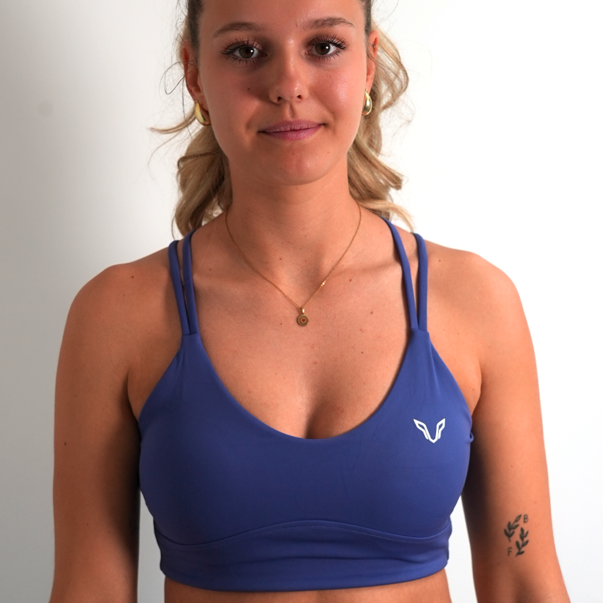 SECTION ØNE| PEFORMANCE TOP