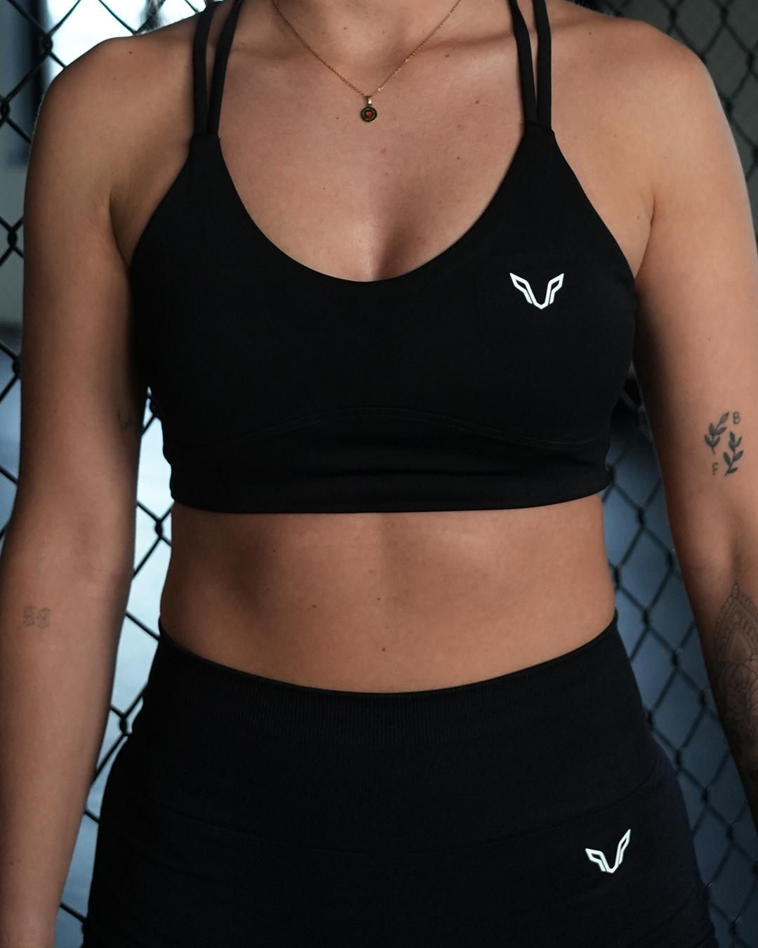 SECTION ØNE| PEFORMANCE TOP